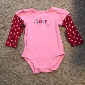🎉5 for $25🎉 Carter’s pink Valentine’s onesie